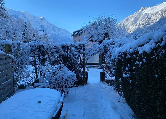 2-Bedroom Chamonix Apartment - Mont Blanc Views, Near Flagere Ski Lift